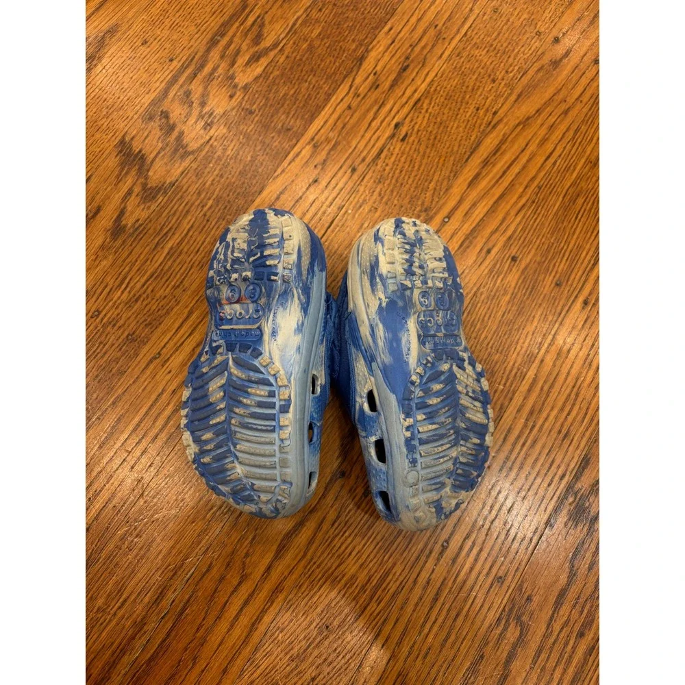 Crocs Kids Classic Tie-Dye Clogs Blue White Swirl Toddler Size 8/9 Slip On Shoes